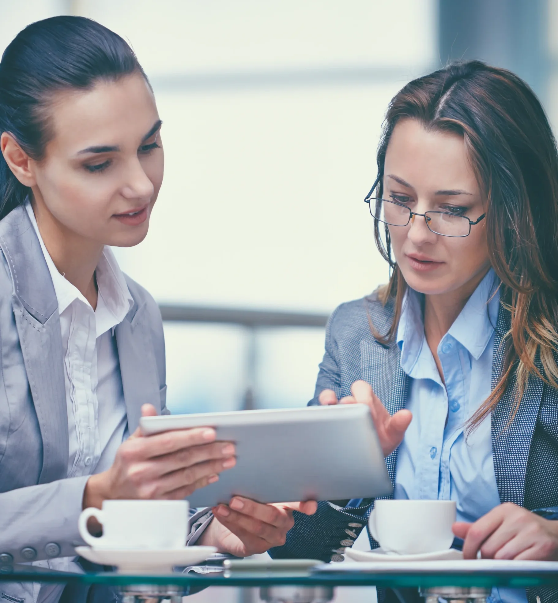 businesswomen-thinking-about-new-strategy